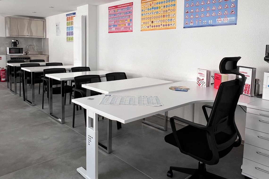 Fahrschule Neuwied 1 fahrschule clauser theorieraum neuwied » Fahrschule Clauser